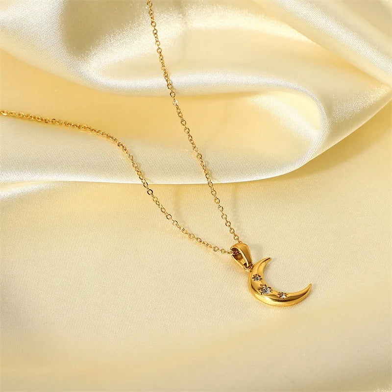 Skanto | 18k diamantsmykket halvmåne halskjede