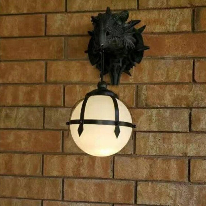 Skanto | LED-lanterne med dragehode laget av harpiks for unik Halloween-dekorasjon