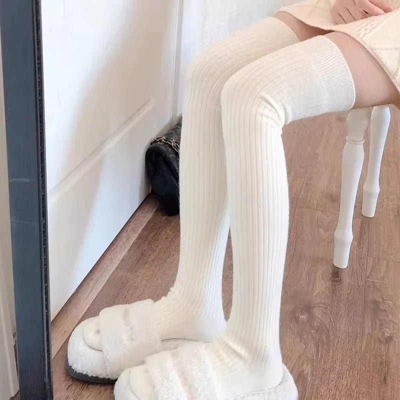 Skanto | WoolLuxe Kvinne Overkne Sokkene | Høst & Vinter | Varm & Tykk | Ensfargede Farger | 60–65 cm