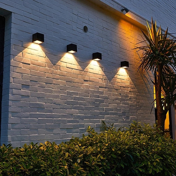 Skanto | GlowBeam – Elegant Utendørs Vegglampe for Stemningsbelysning