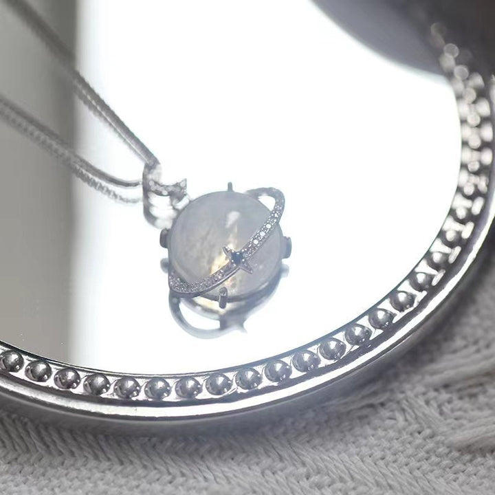 Skanto | Elegant Lunar Bliss Krystall Halskjede