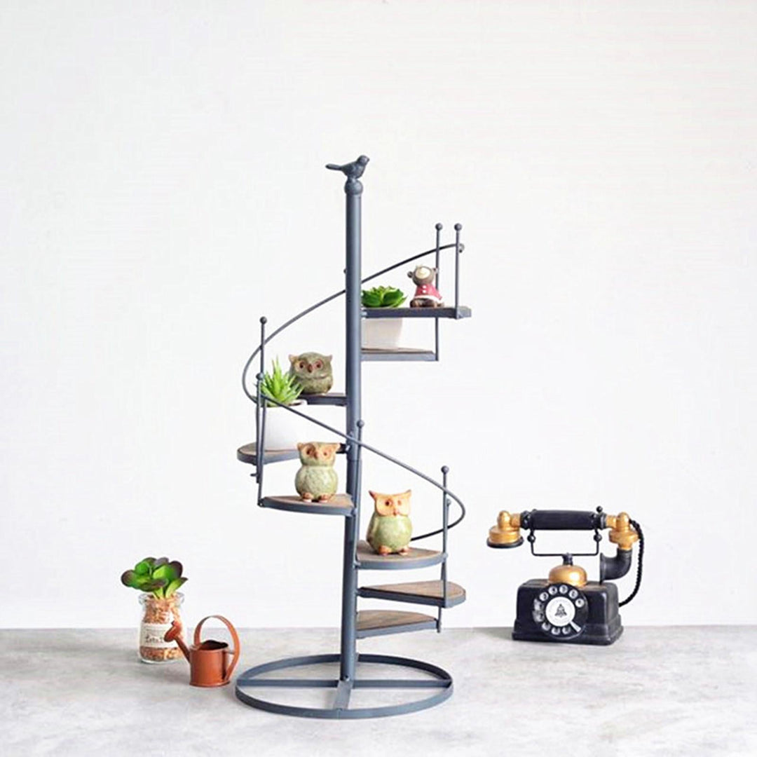 Elegant spiralformet planteholder for balkong- og hagearrangementer Skanto