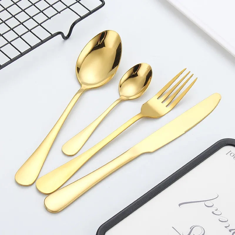 Skanto | Opulent Gold Besteickssett - Det elegante 24-delte gull- og sølvbesteikksettet