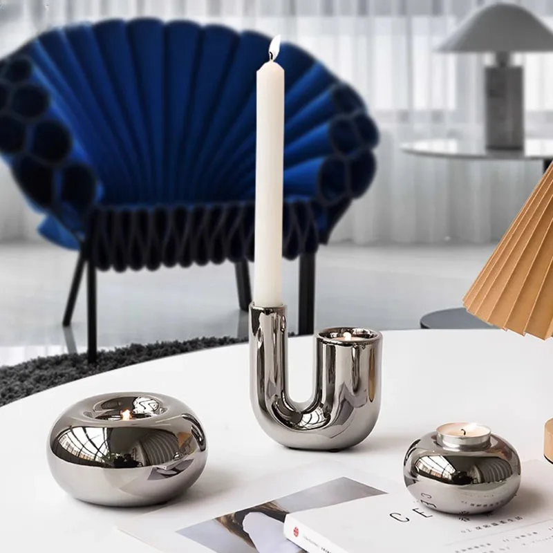 Elegant Sølv Stearinlys Holder med Minimalistisk Design | Skanto