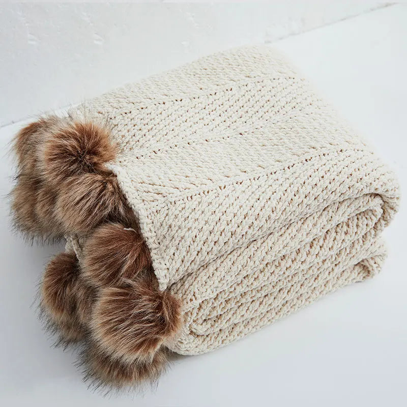 HeartCozy Blanket – Luxe Chenille Blanket with Heart Fringes Skanto