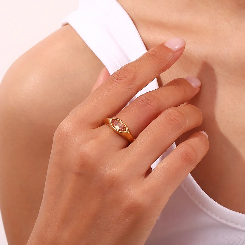 Skanto | 18k Ovalt Diamantskåret Ring