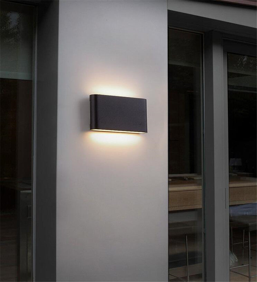 Skanto | HydroShine - Holdbar Vanntett Vegglampe