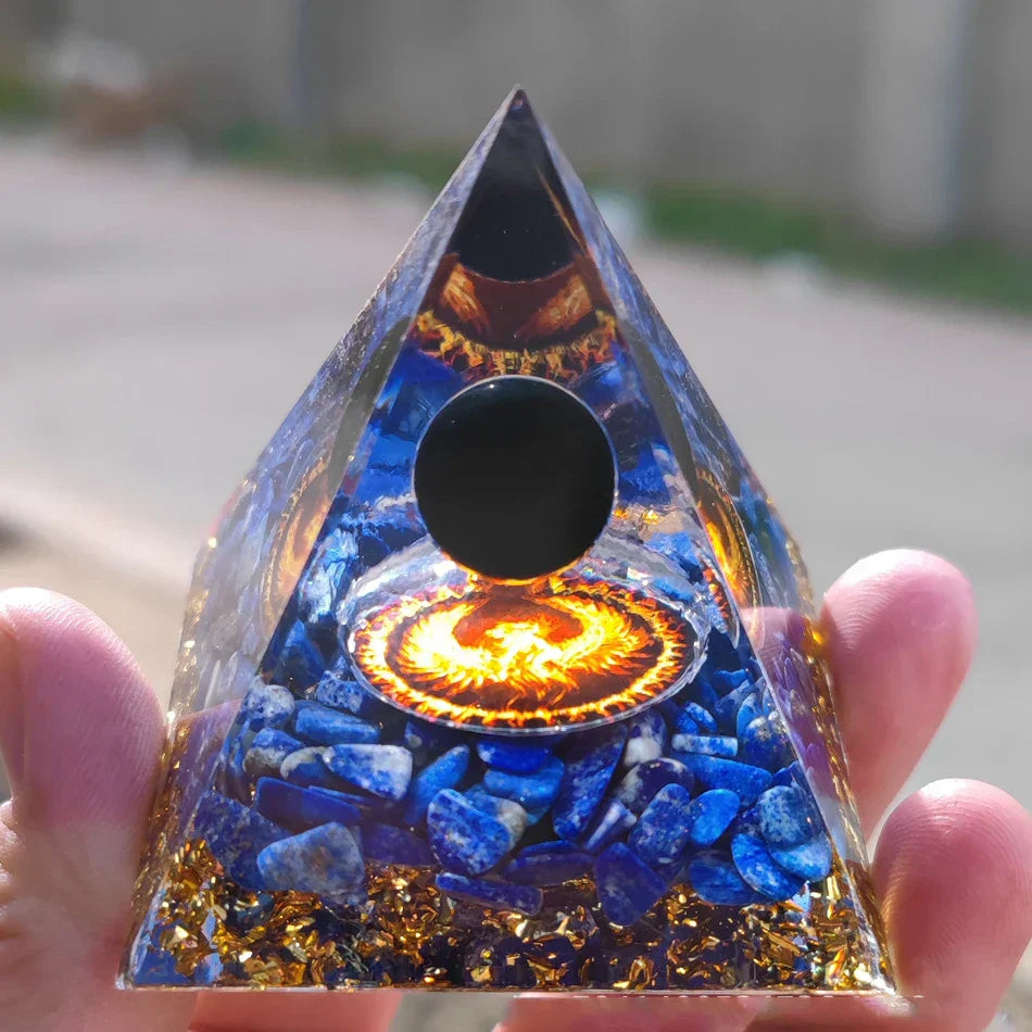 Orgonittpyramide med ametyst pendel – Energi, Beskyttelse og Dekorasjon | Skanto