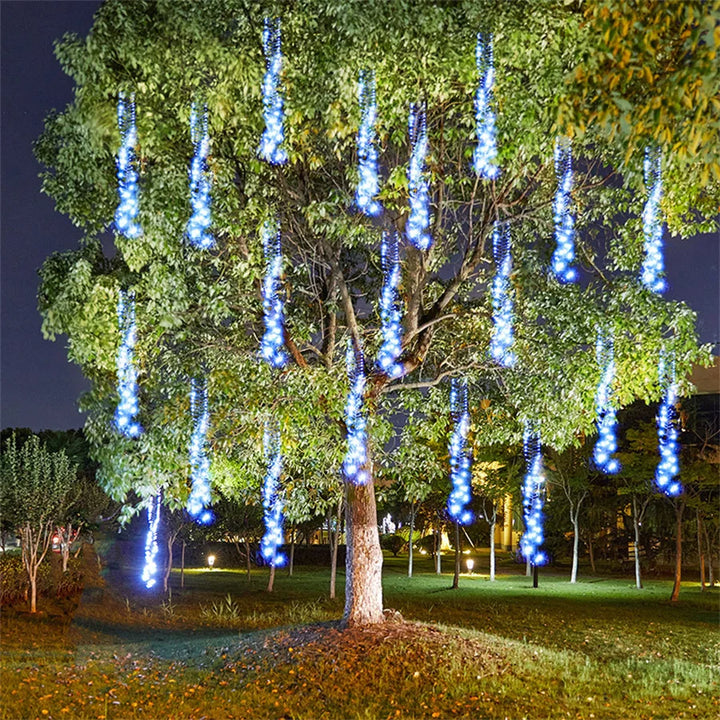 Skanto | GlowCascade | Funksjonell LED Girlander for Utendørs Dekor