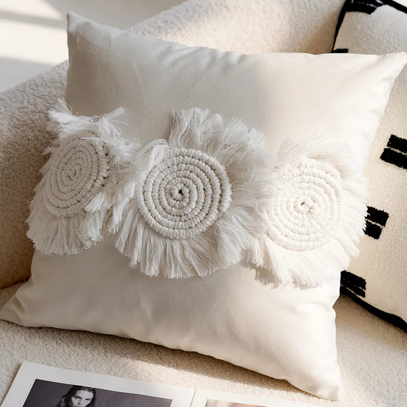 Skanto | Luksus brodert dekorativ pute med hesteprint for sofa og stue