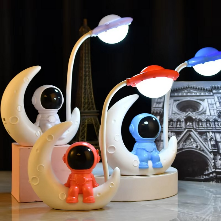 Skanto | Astronaut Moon Nattlampe LED Bordlampe for Soveromsinnredning og Gaver