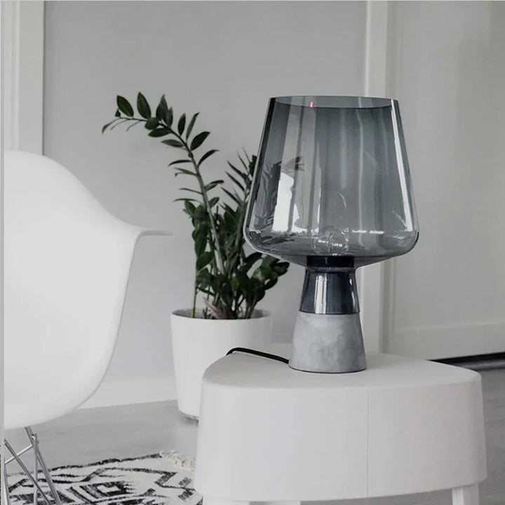 Skanto | Moderne skrivebordslampe med betongutseende og elegant utseende