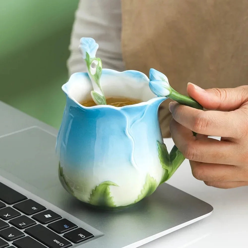 Skanto | 3D Rose Blomst Kaffe Mugge Keramiske Kaffe Mugger Søte Estetiske Vannkopper med Skje Sommer Vinter Drikke Utstyr Valentinsdag Gaver