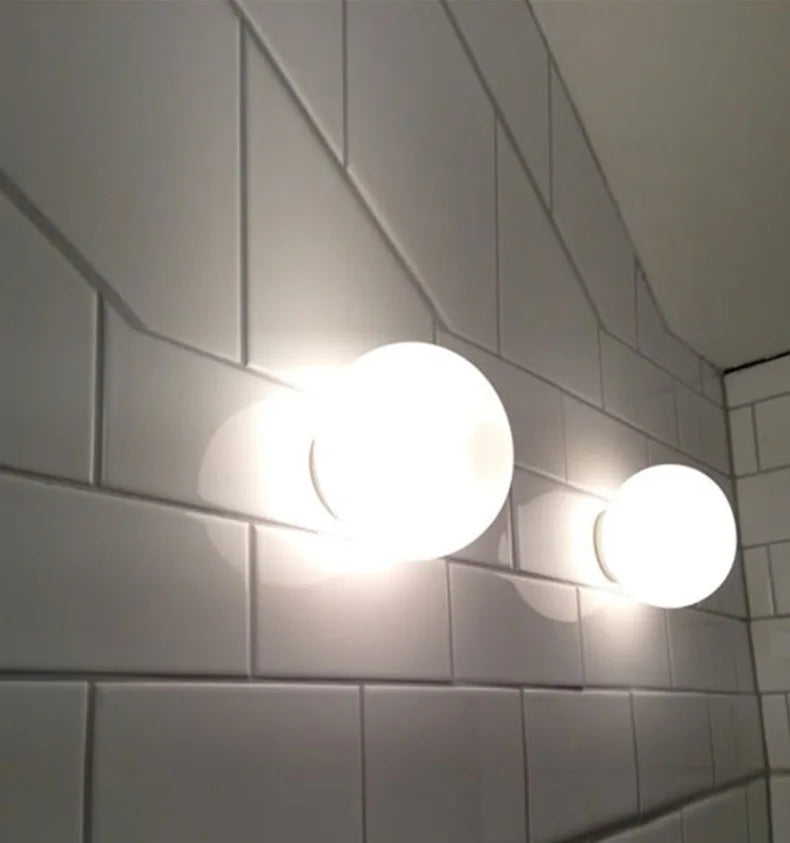 Skanto | GlaciaLuxe – Minimalist Vegglampe med Glass Stein Design