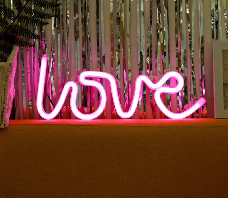 LoveGlow Neon Bokstaver - Romantisk Belysning for Ditt Interiør Skanto