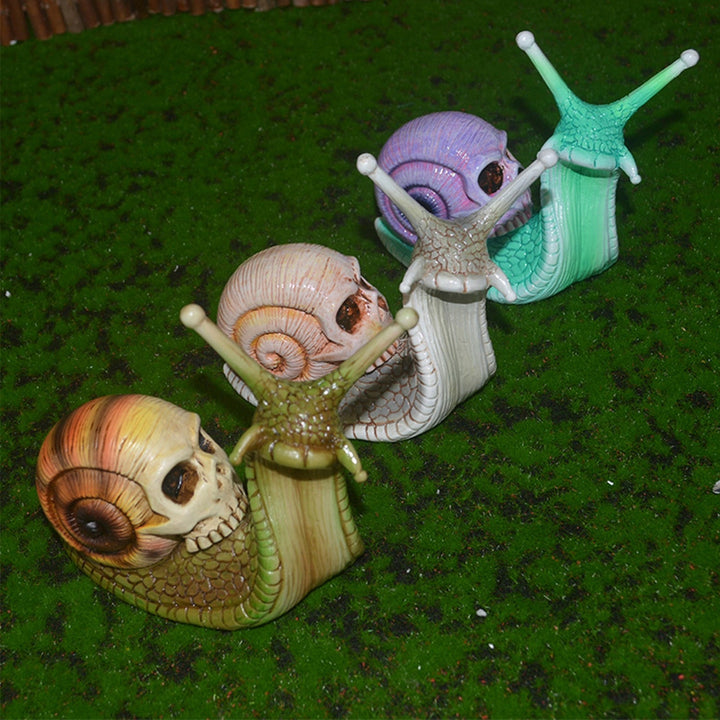 Skanto | Snail Skull Halloween Patio Skulptur