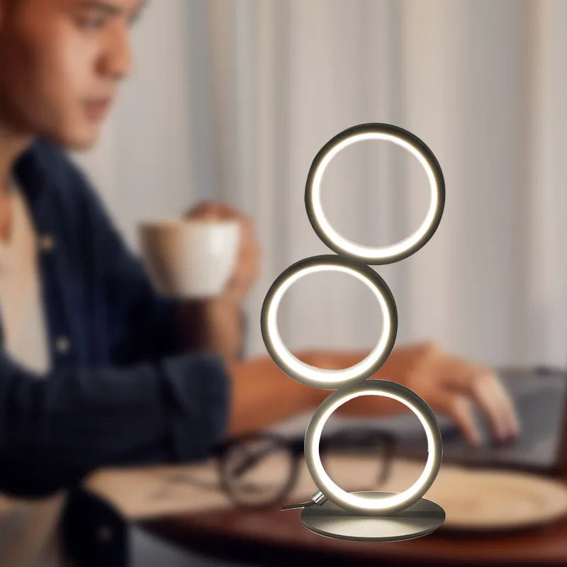 TricolorGlow – Justerbar leselampe med moderne design Skanto