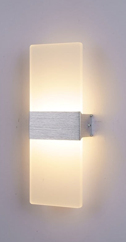 Skanto | Moderne vegglampe for soverom i elegant form
