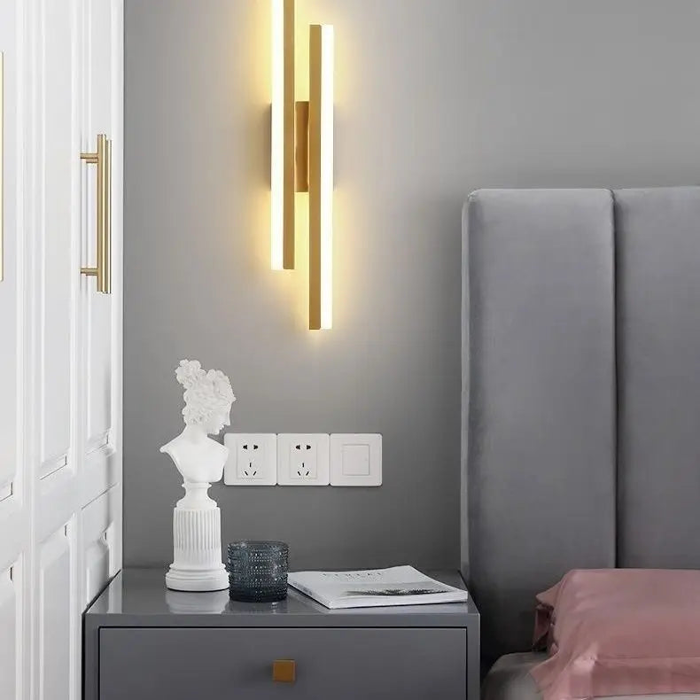 Skanto | Moderne LED Vegglampe: Svart/Gull Akryl Romdekorasjonslys