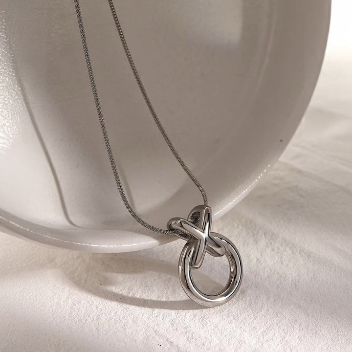 Skanto | Elegant XO Sammenflettet Halskjede