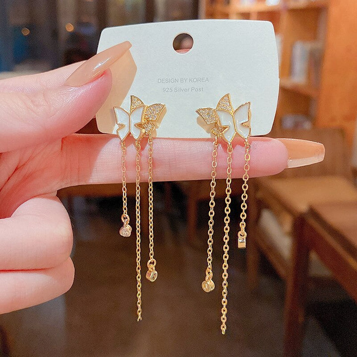 Skanto | Lange Blumen-Kettenohrringe | Elegantes leichtes Hängedesign | Gold