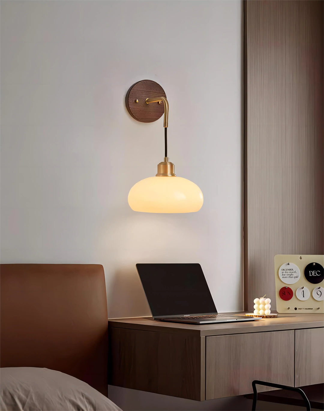 Skanto | WalnutEdge – Moderne Vegglampe i Valnøtt og Messing