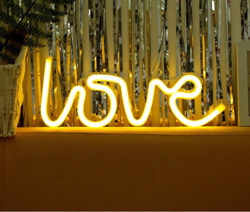 LoveGlow Neon Bokstaver - Romantisk Belysning for Ditt Interiør Skanto