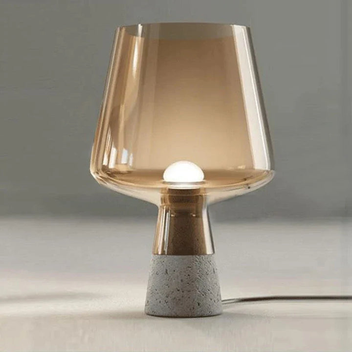 NordicCement Bordlampe – Minimalistisk Design med Betongbase Skanto