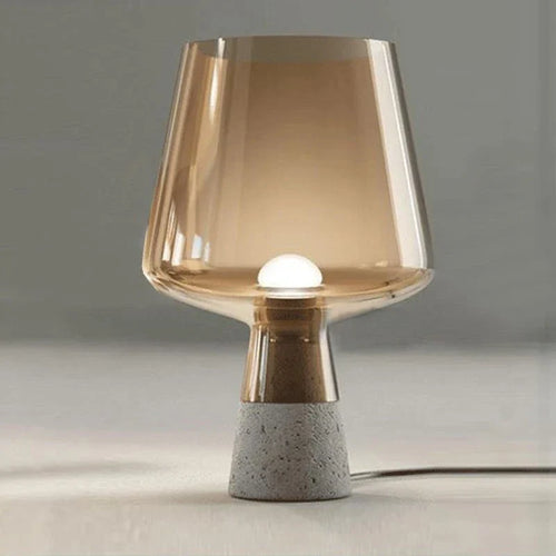 NordicCement Bordlampe – Minimalistisk Design med Betongbase Skanto