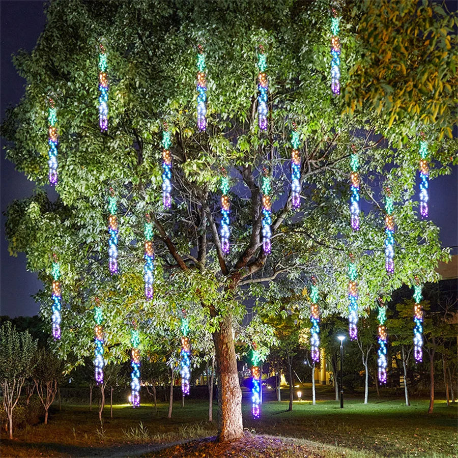 Skanto | GlowCascade | Funksjonell LED Girlander for Utendørs Dekor
