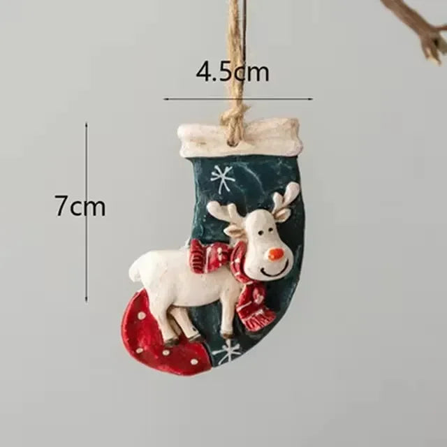 Klassisk juledekorasjon – Hengende julestrømper med elgdesign | Skanto