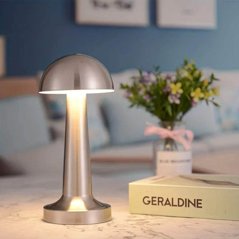 Norvo | Metall LED sopp skrivebordslampe med lysjustering