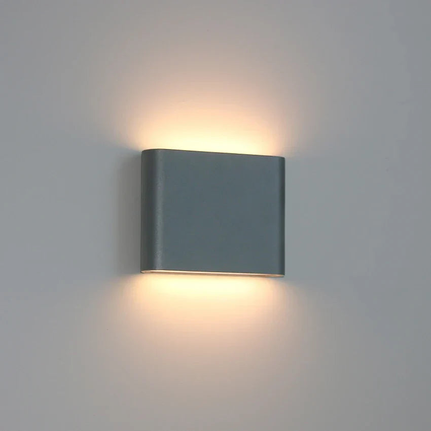 Værbestandig LED vegglampe, Robust dekorativ vegglampe for innendørs og utendørs bruk | Skanto