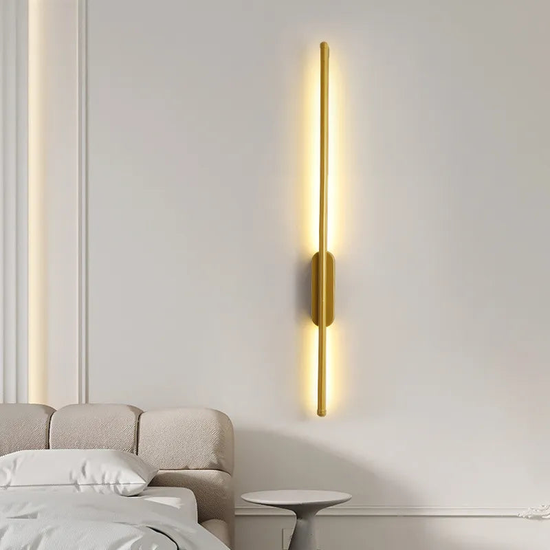 Skanto | SofaLume – Modern Vegglampe i Svart og Gull for Stilfullt Liv
