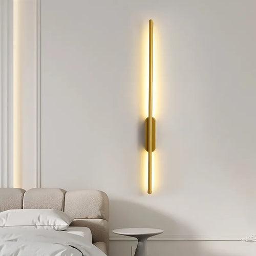 Skanto | SofaLume – Modern Vegglampe i Svart og Gull for Stilfullt Liv