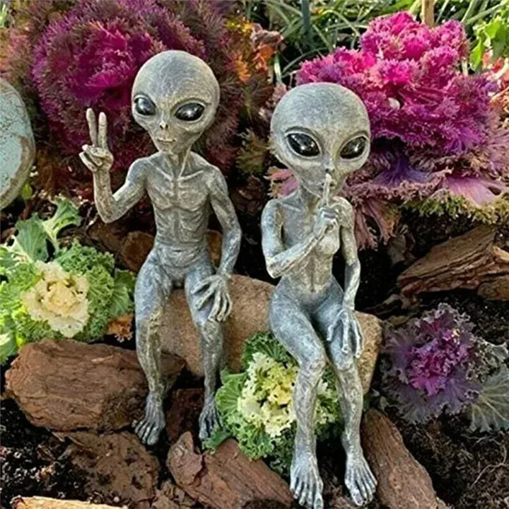 Skanto | Alien Harpiks Statue UFO Figurine for Hagedekorasjon