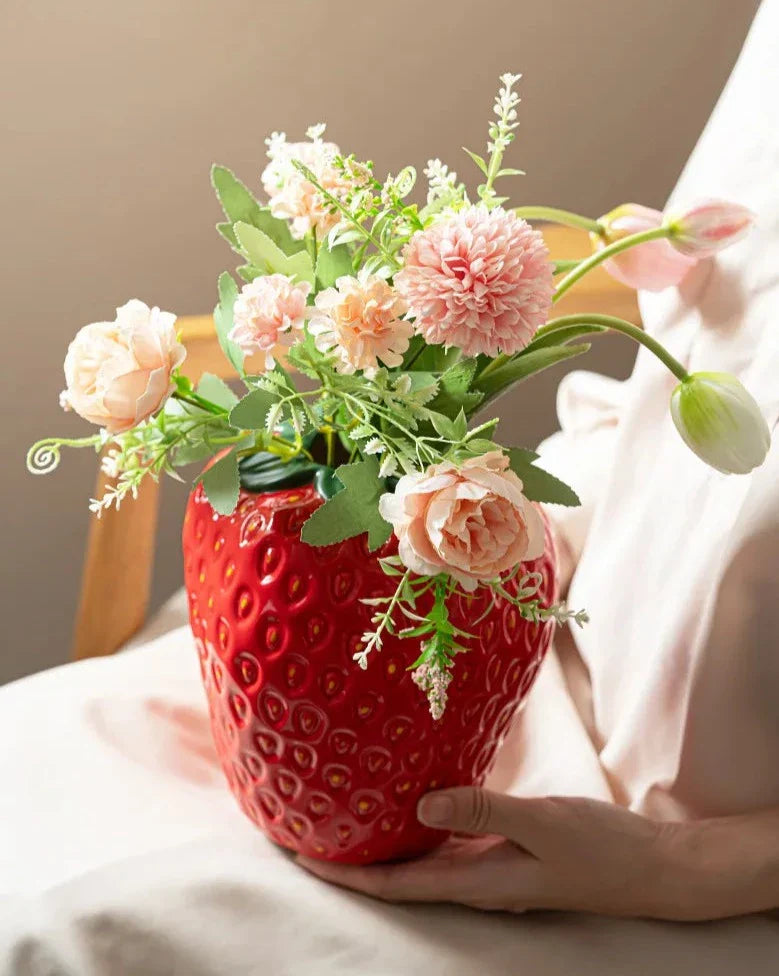 Skanto | Ugly Strawberry Vase
