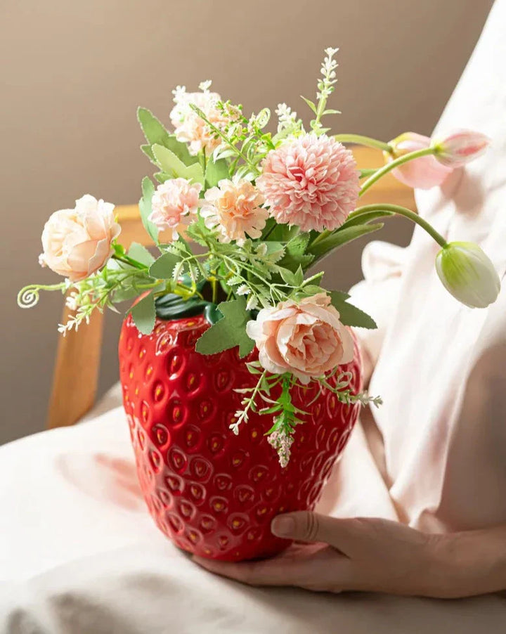 Skanto | Ugly Strawberry Vase