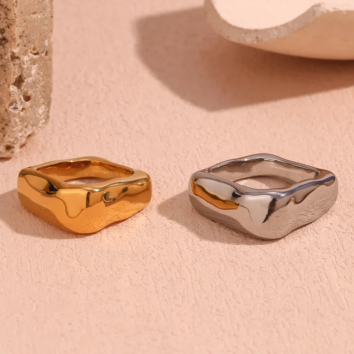 Skanto | 18k Tekstured Firkantet Ring