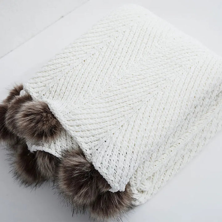 HeartCozy Blanket – Luxe Chenille Blanket with Heart Fringes Skanto