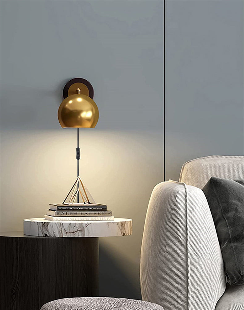 Skanto | AntiqueAura – Klassisk Vintage Vegglampe med Plugg for Elegante Rom