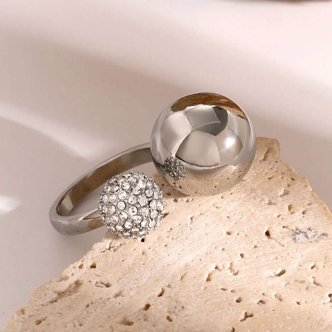 Skanto | Asymmetrisk Diamant Aksetert Kule Ring