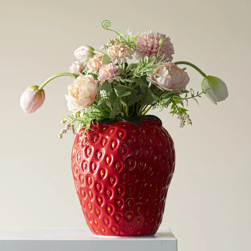 Stygg Jordbær Vase | Skanto