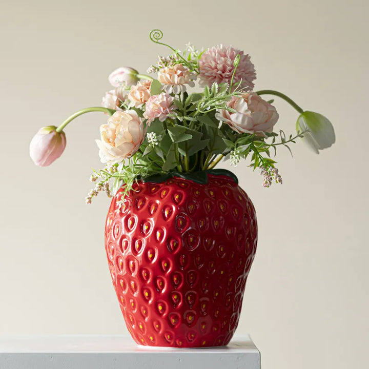 Skanto | Ugly Strawberry Vase