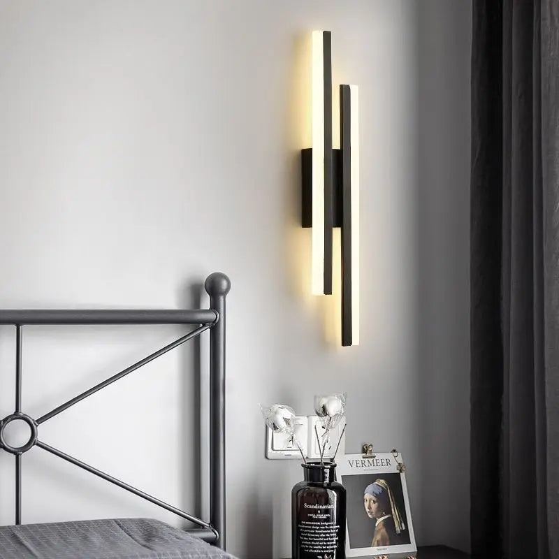 Skanto | Moderne LED Vegglampe: Svart/Gull Akryl Romdekorasjonslys