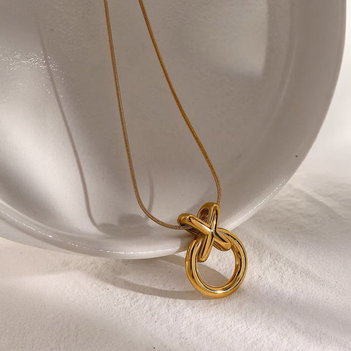 Skanto | Elegant XO Sammenflettet Halskjede