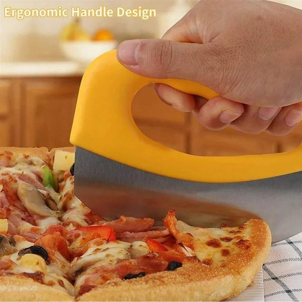 Norvo | Slicetta Pizzakutter laget av rustfritt stål med beskyttelseshette | Rund kniv for presis kutting av pizza, urter, ost & deig | Ergonomisk & oppvaskmaskinvennlig