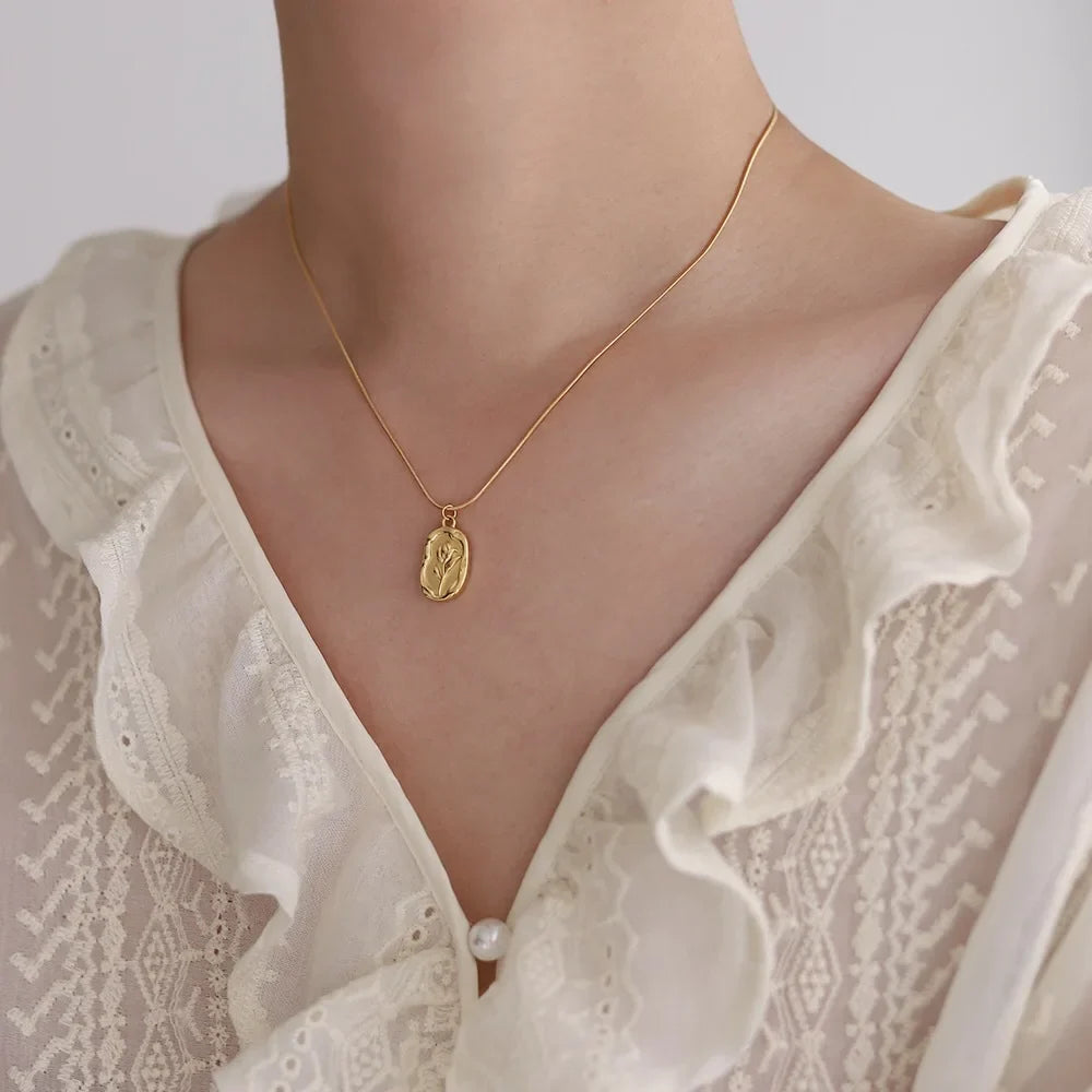 Skanto | Feminine Tulip Floral Pendant Necklace