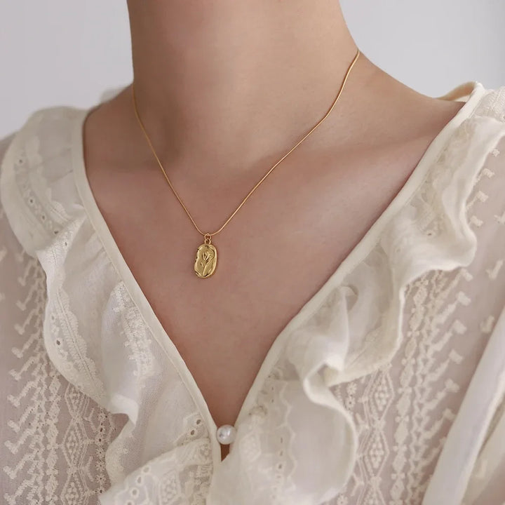 Skanto | Feminine Tulip Floral Pendant Necklace