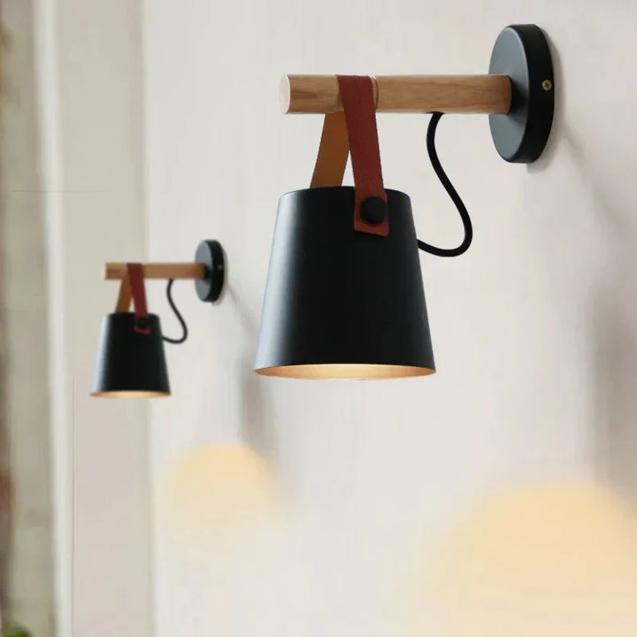 NordicGlow Light - Tre LED Vegglampe med Lærdetaljer Skanto